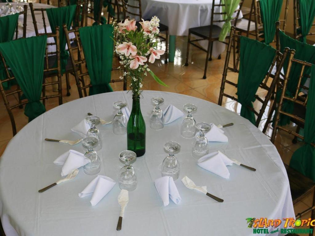 Island Tropic Hotel And Restaurant Alaminos Bagian luar foto